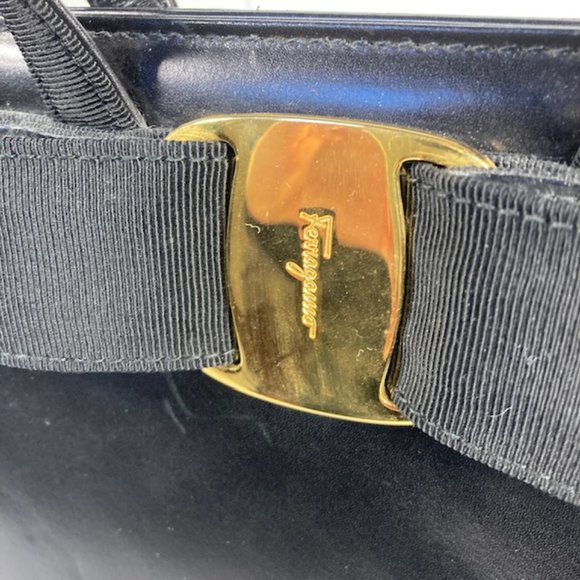 Vintage 1970s/80s Salvatore Ferragamo bow bag made of glove hand top leather - Picture 2 of 10